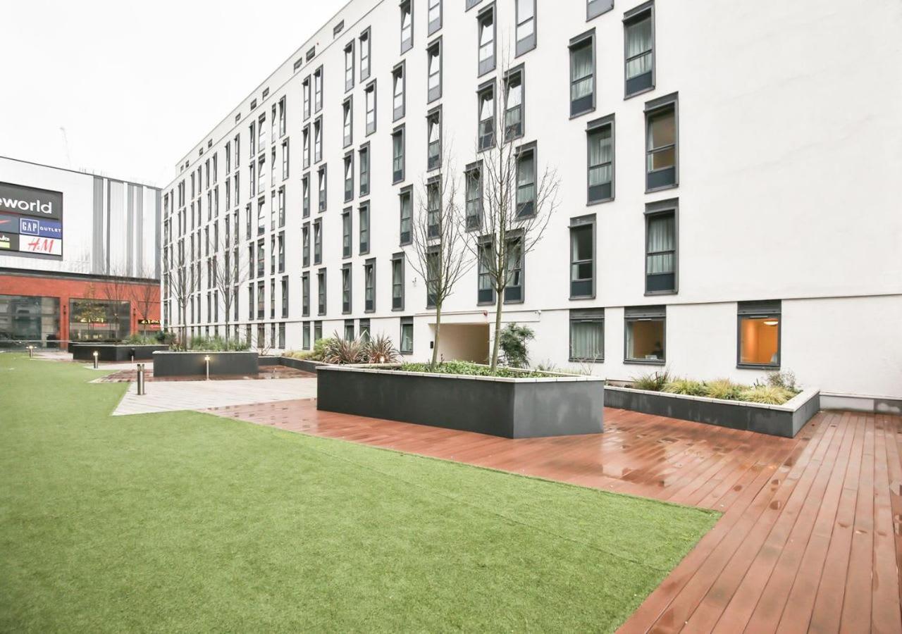 Sterling Court In Wembley London Exterior foto